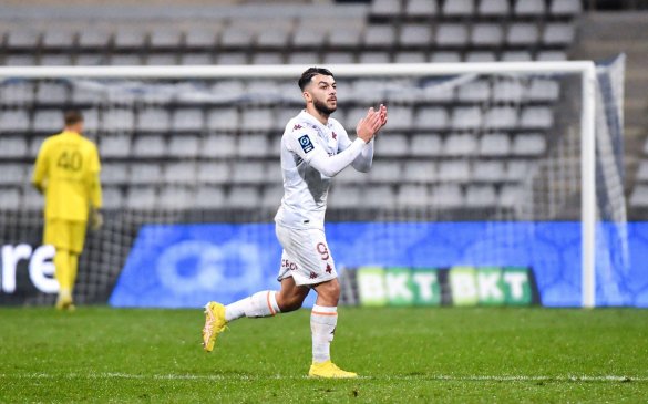 ჰეთ-თრიკი - პარიზი მიქაუტაძეს ვერ აჩერებს